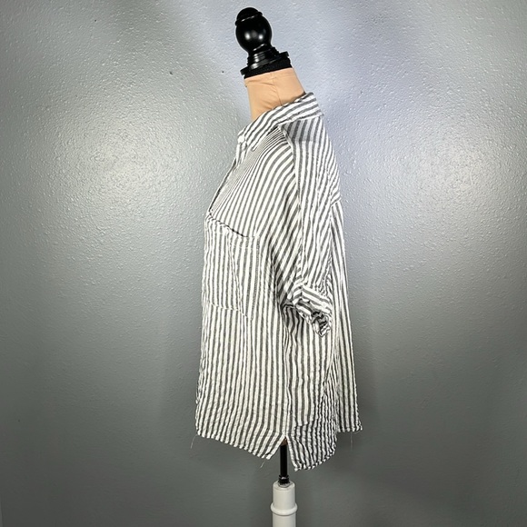 gray & white striped button down oversized short sleeve shirt sz S | casual euro - Picture 2 of 8